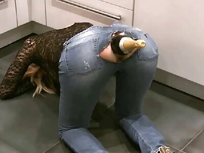 Schöne asiatische Ex-Freundin wird von hinten gruppensex videos lustvoll geschlagen