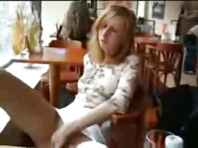 Hardcore brünette Schlampe bekommt einen Dreier schwuler gruppensex