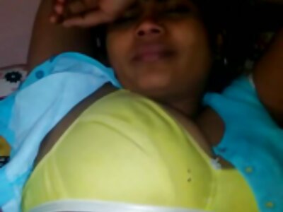 Nubile Ami Hyuuga nimmt es mit zweien gruppensex im swingerclub gleichzeitig auf