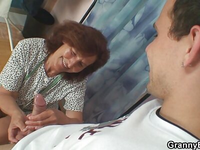 Boobie-Bonus gruppensex im garten