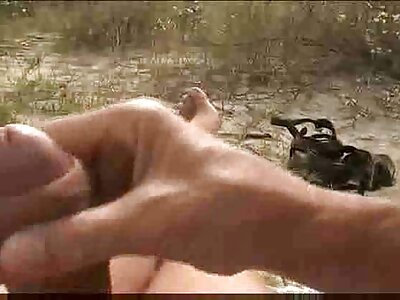 Yuuna Enomoto bei einem gruppensex im pool Dreier