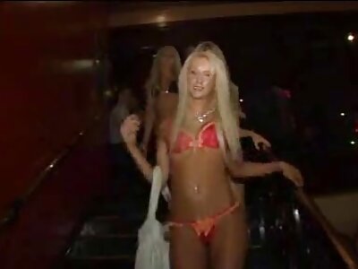 Mika Tan lutscht Schwänze und bekommt harten Analsex gruppensex movies